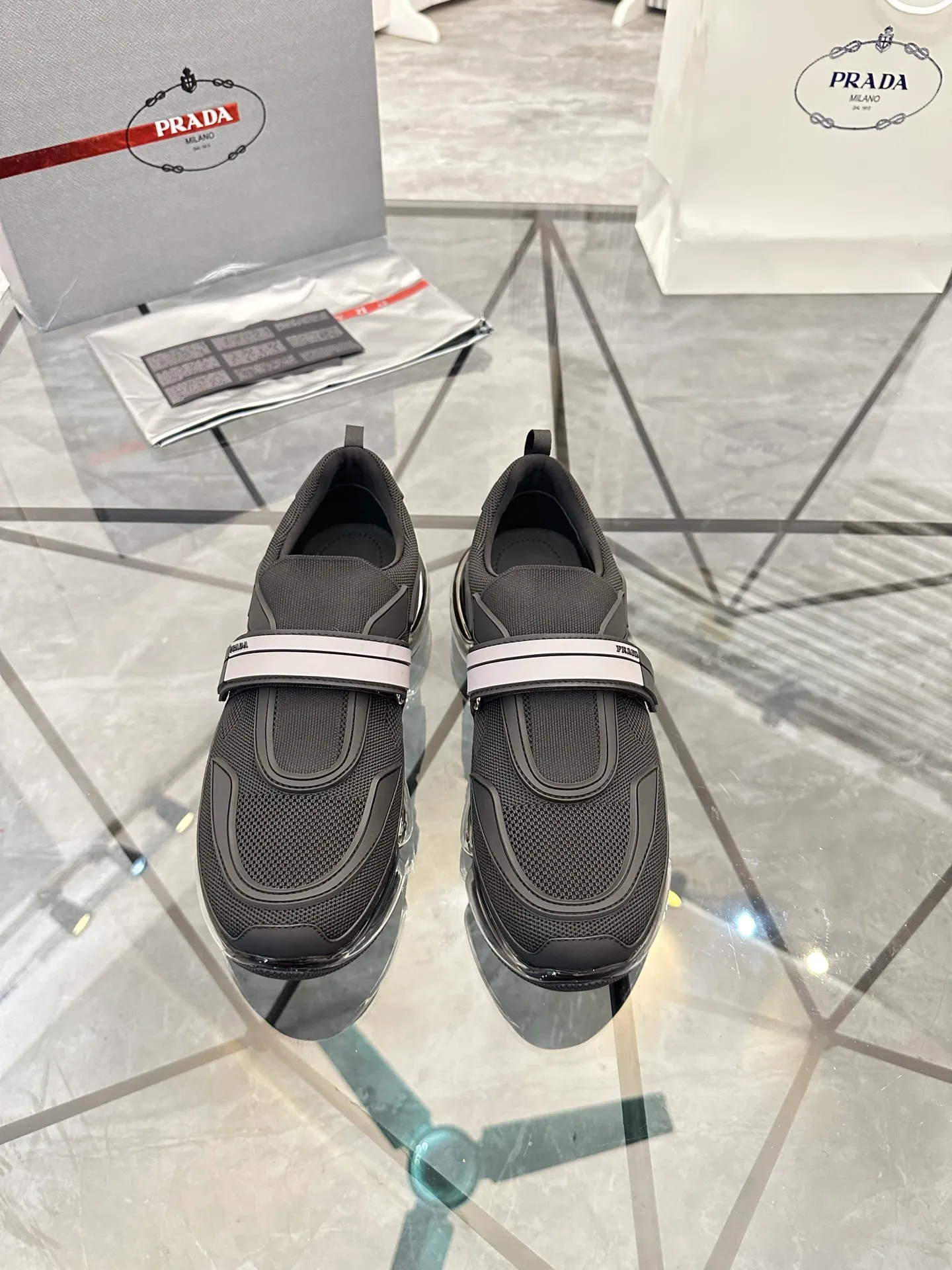 Men's shoes for sale 💰: 💰P660¥ High-end top quality Product trademark: Prada *"Prada*" low-top casual shoes Regular size: 38-45 (can be customized to 46) Product materials: imported breathable fly knit upper, breathable lining, cowhide foot pads, original air cushion outsole. No.: 001
